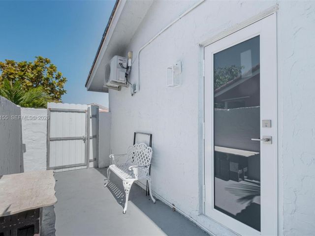 Продажа дома по адресу 13710 SW 18th Ter - фото 7531460