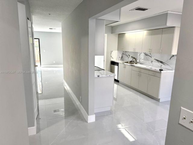 Дом в аренду по адресу 2700 N 34th Ave I - фото 7474638