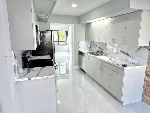 Дом в аренду по адресу 2700 N 34th Ave I - фото 7474639