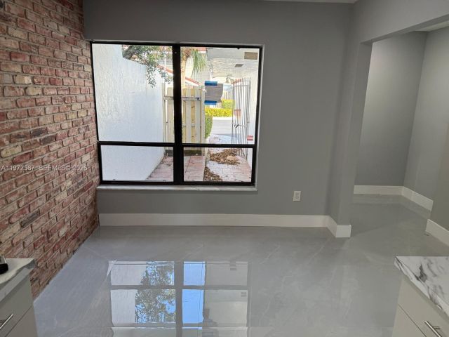 Дом в аренду по адресу 2700 N 34th Ave I - фото 7474641