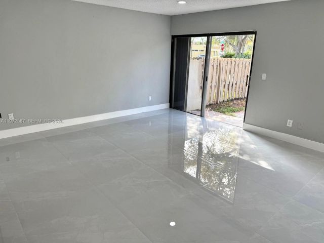 Дом в аренду по адресу 2700 N 34th Ave I - фото 7474642