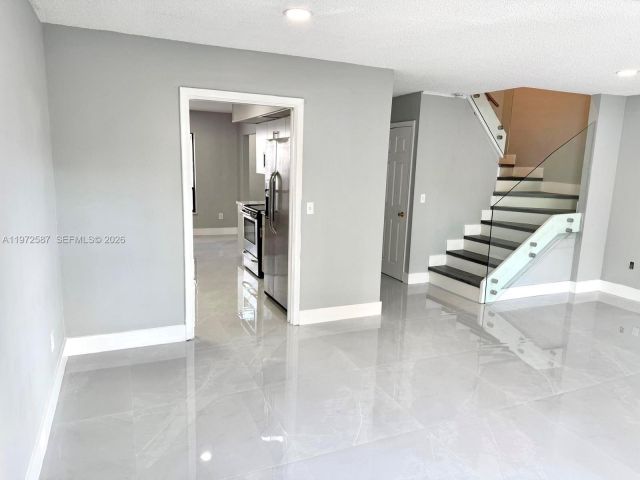 Дом в аренду по адресу 2700 N 34th Ave I - фото 7474644