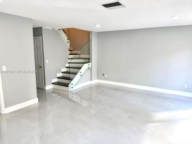 Дом в аренду по адресу 2700 N 34th Ave I - фото 7474645