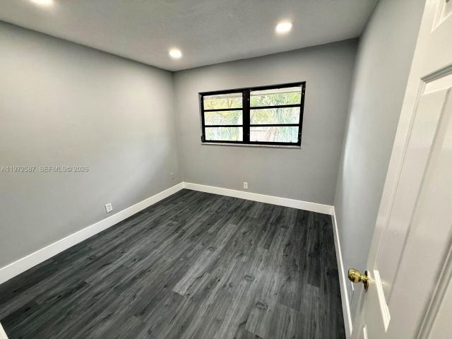 Дом в аренду по адресу 2700 N 34th Ave I - фото 7474654