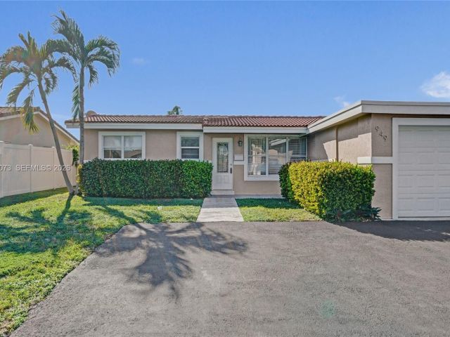 Дом в аренду по адресу 949 SE 10th Ct - фото 7478543