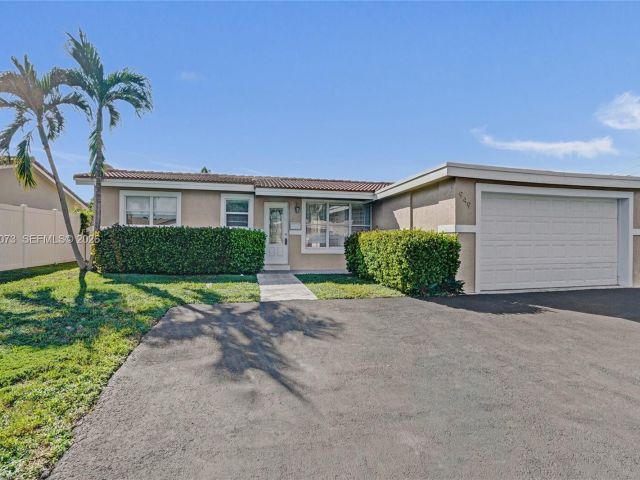 Дом в аренду по адресу 949 SE 10th Ct - фото 7478544