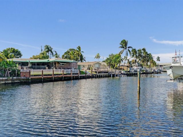 Дом в аренду по адресу 949 SE 10th Ct - фото 7478545