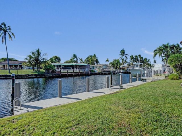 Дом в аренду по адресу 949 SE 10th Ct - фото 7478548