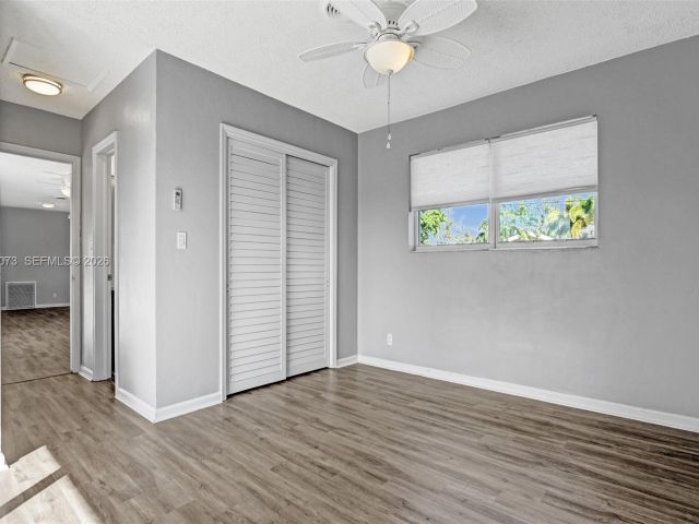 Дом в аренду по адресу 949 SE 10th Ct - фото 7478559