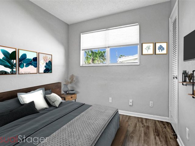 Дом в аренду по адресу 949 SE 10th Ct - фото 7478562