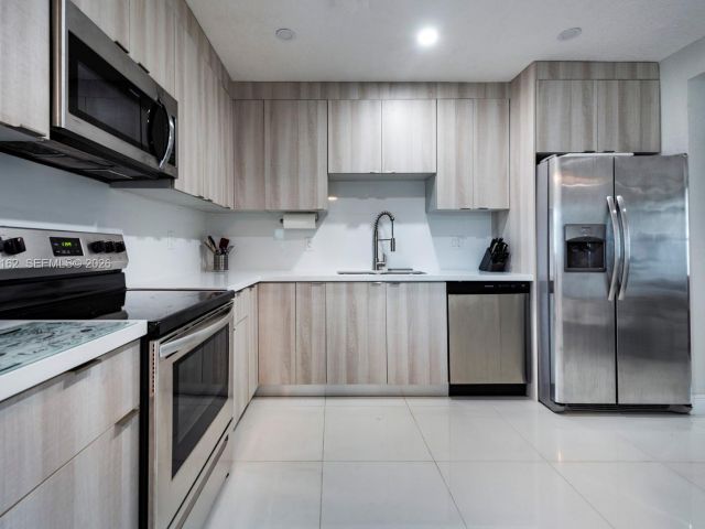 Дом в аренду по адресу 5224 NE 1st Ave - фото 7481684