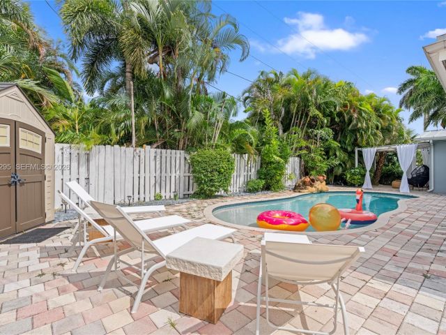 Продажа дома по адресу 5900 NE 15th Ave - фото 7483175