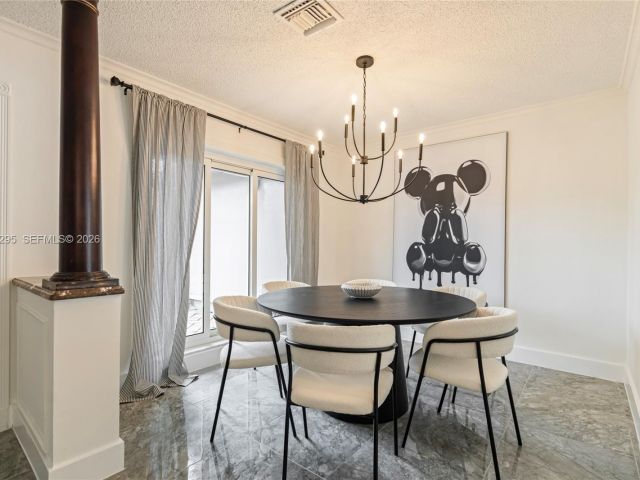 Продажа дома по адресу 5900 NE 15th Ave - фото 7483179