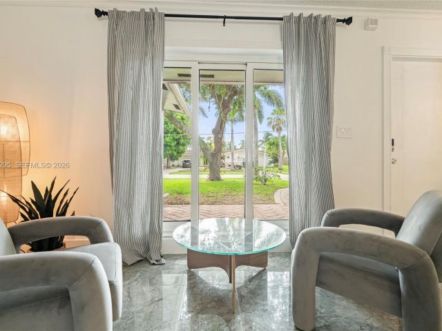 Продажа дома по адресу 5900 NE 15th Ave - фото 7483181