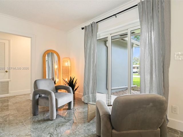 Продажа дома по адресу 5900 NE 15th Ave - фото 7483182