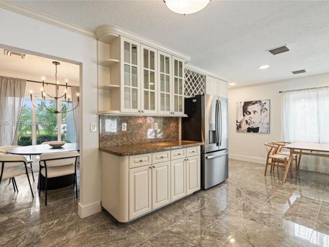 Продажа дома по адресу 5900 NE 15th Ave - фото 7483187