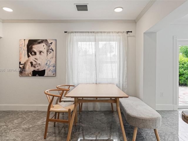 Продажа дома по адресу 5900 NE 15th Ave - фото 7483189