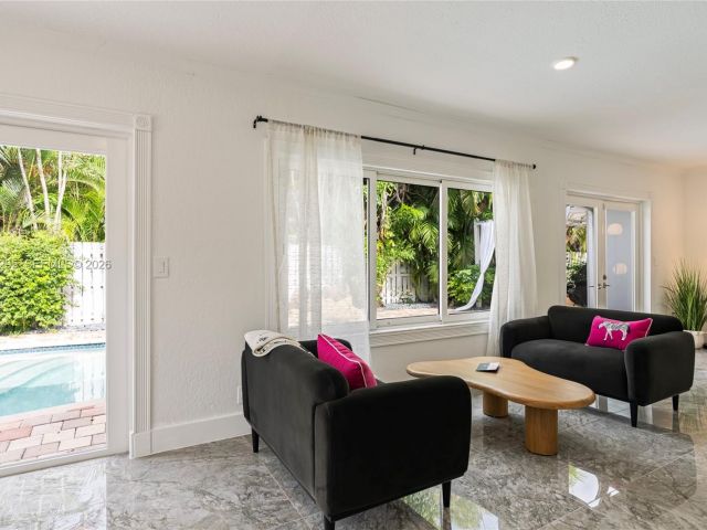 Продажа дома по адресу 5900 NE 15th Ave - фото 7483193