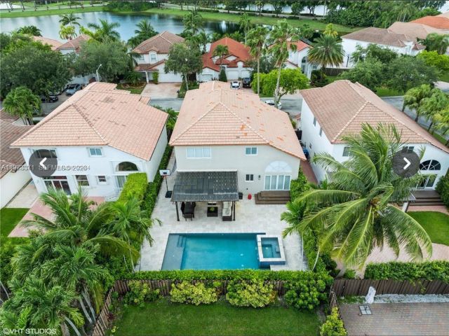 Дом в аренду по адресу 10942 NW 59th St - фото 7486207