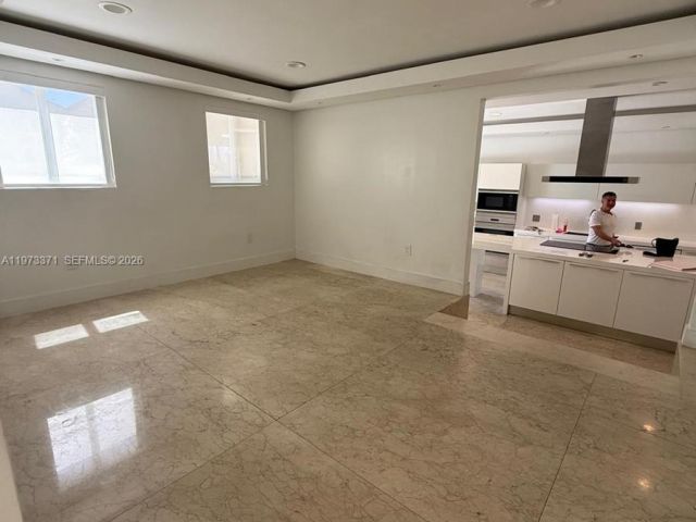 Дом в аренду по адресу 10942 NW 59th St - фото 7486212