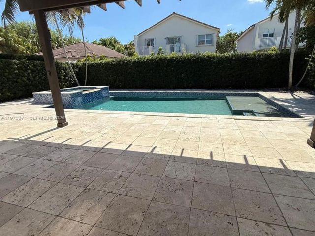 Дом в аренду по адресу 10942 NW 59th St - фото 7486213