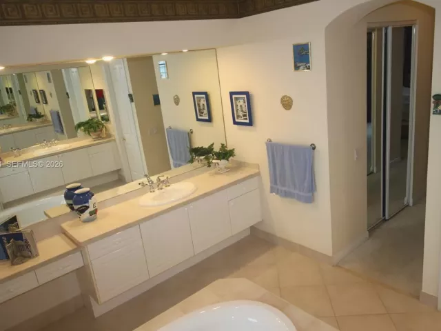 Продажа дома по адресу 7635 Ironhorse Blvd - фото 7451191