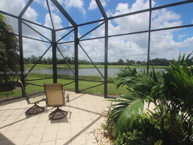 Продажа дома по адресу 7635 Ironhorse Blvd - фото 7451179