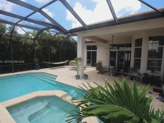 Продажа дома по адресу 7635 Ironhorse Blvd - фото 7451181