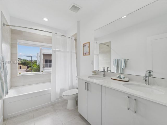 Дом в аренду по адресу 355 NW 30 terr 0601 - фото 7478705