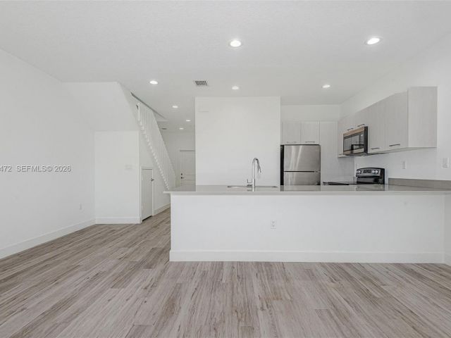 Дом в аренду по адресу 355 NW 30 terr 0601 - фото 7478709