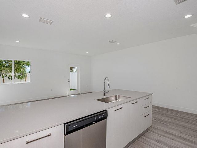 Дом в аренду по адресу 355 NW 30 terr 0601 - фото 7478714