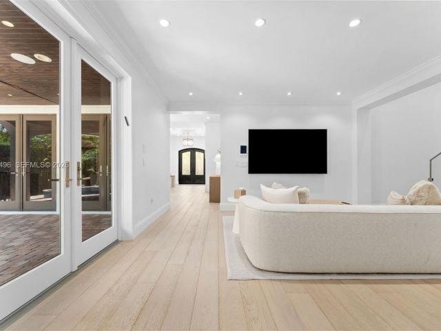 Продажа дома по адресу 1210 95th Street - фото 7478074