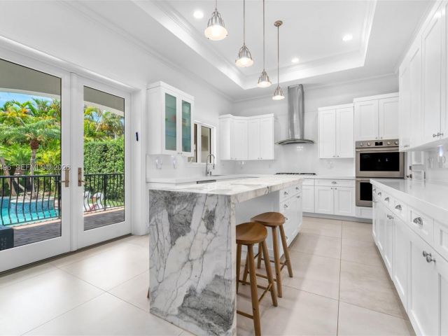 Продажа дома по адресу 1210 95th Street - фото 7478077