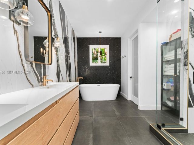 Продажа дома по адресу 1210 95th Street - фото 7478084