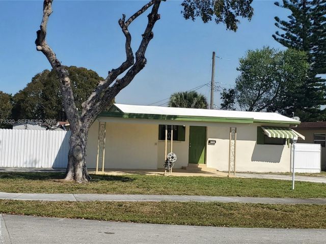 Дом в аренду по адресу 7791 NW 39th St - фото 7473710