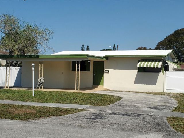 Дом в аренду по адресу 7791 NW 39th St - фото 7473711