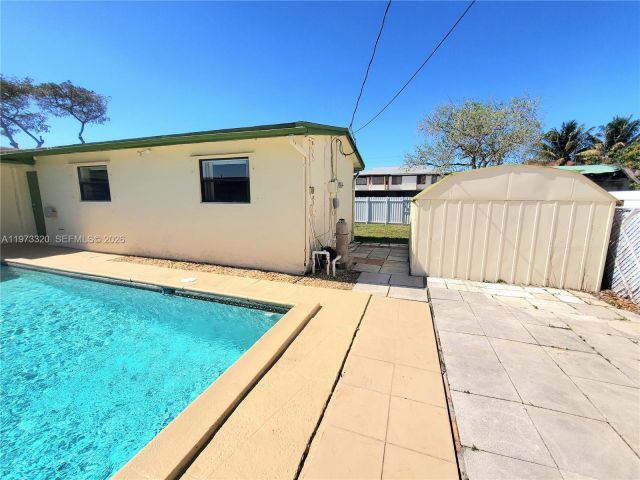 Дом в аренду по адресу 7791 NW 39th St - фото 7473727