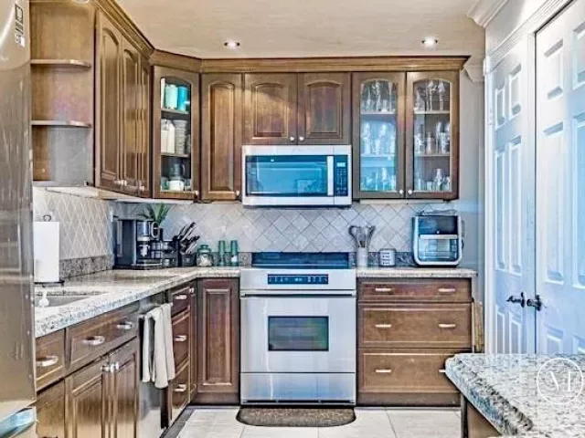 Продажа дома по адресу 1131 SE 5th Avenue - фото 9356945