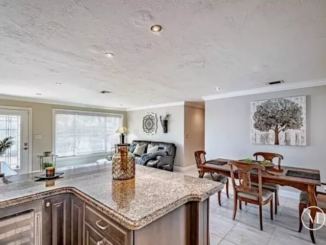 Продажа дома по адресу 1131 SE 5th Avenue - фото 9356947