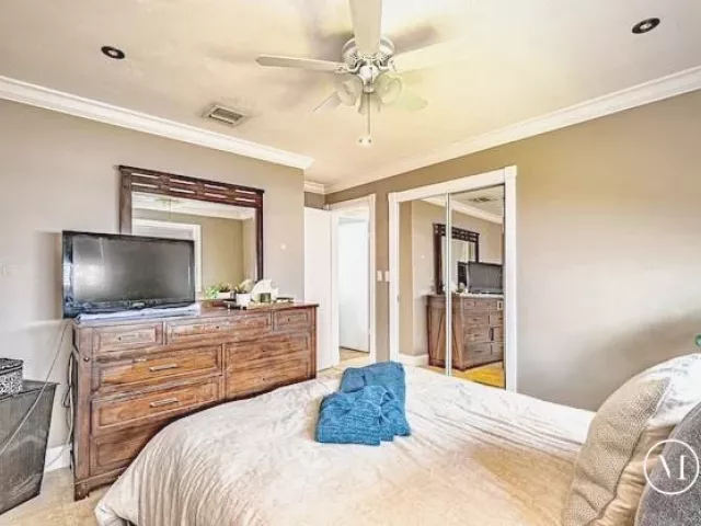 Продажа дома по адресу 1131 SE 5th Avenue - фото 9356958