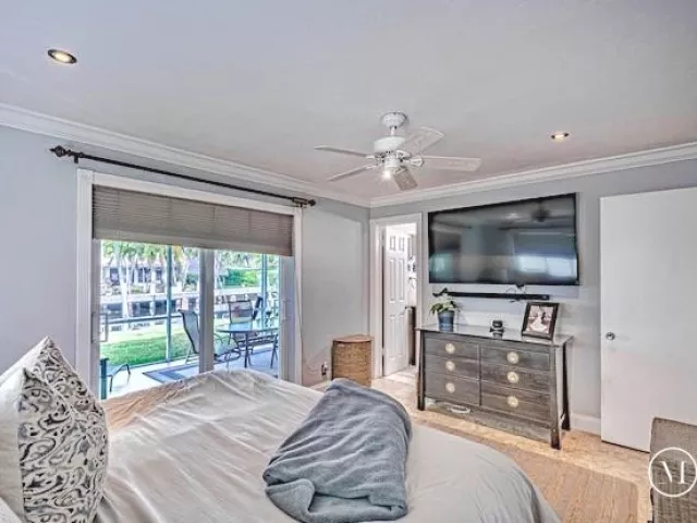Продажа дома по адресу 1131 SE 5th Avenue - фото 9356960
