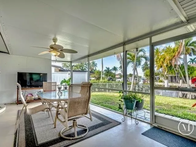 Продажа дома по адресу 1131 SE 5th Avenue - фото 9356964