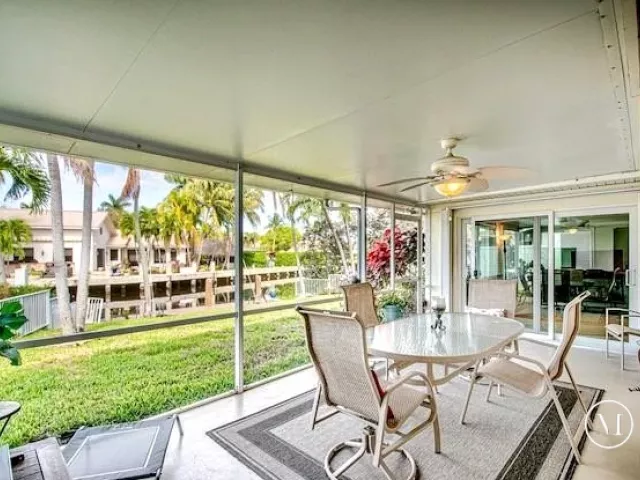 Продажа дома по адресу 1131 SE 5th Avenue - фото 9356965