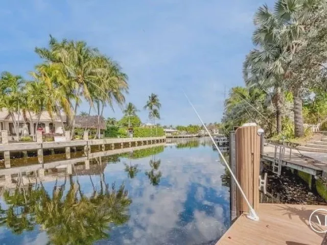 Продажа дома по адресу 1131 SE 5th Avenue - фото 9356968
