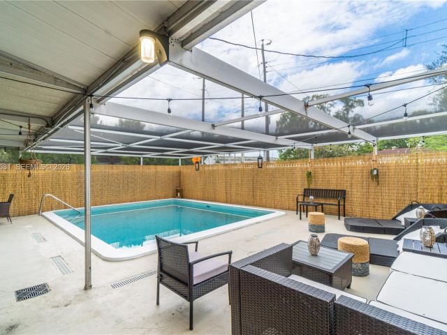 Продажа дома по адресу 13405 NW 6th Ave - фото 7475773