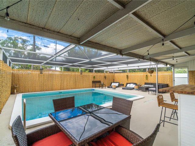 Продажа дома по адресу 13405 NW 6th Ave - фото 7475775