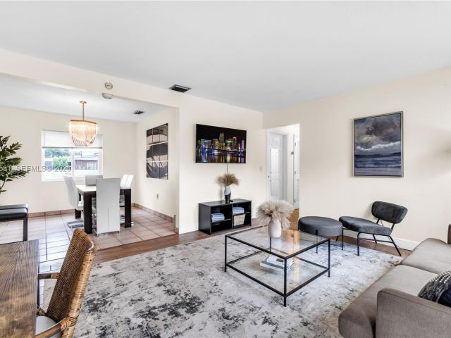 Продажа дома по адресу 13405 NW 6th Ave - фото 7475777