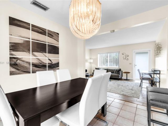 Продажа дома по адресу 13405 NW 6th Ave - фото 7475778