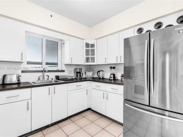 Продажа дома по адресу 13405 NW 6th Ave - фото 7475779