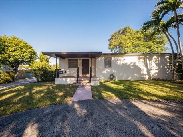 Продажа дома по адресу 2725 SW 82nd Ave - фото 7524907